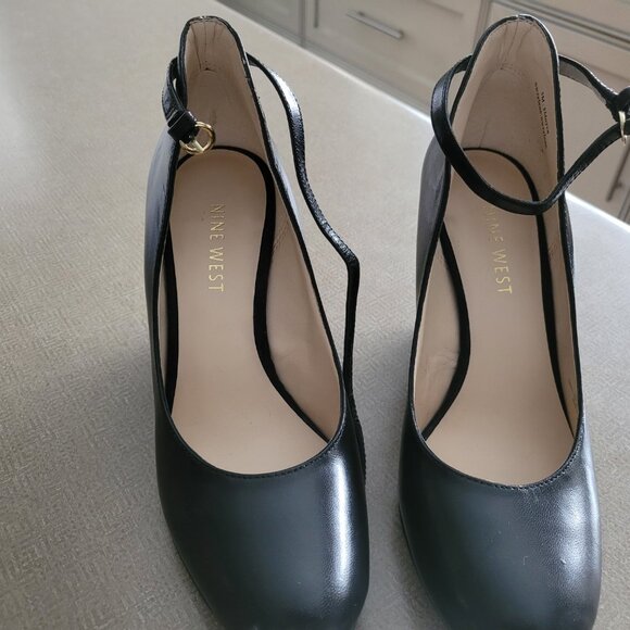 Nine West Zelene Wedge Pump, Size 5 - Picture 4 of 7